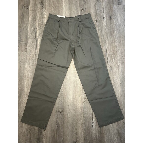 Dockers Pleated Chino Relaxed Fit Gray No Wrinkles Dress Pants Men’s 34 X 32 - Picture 1 of 8